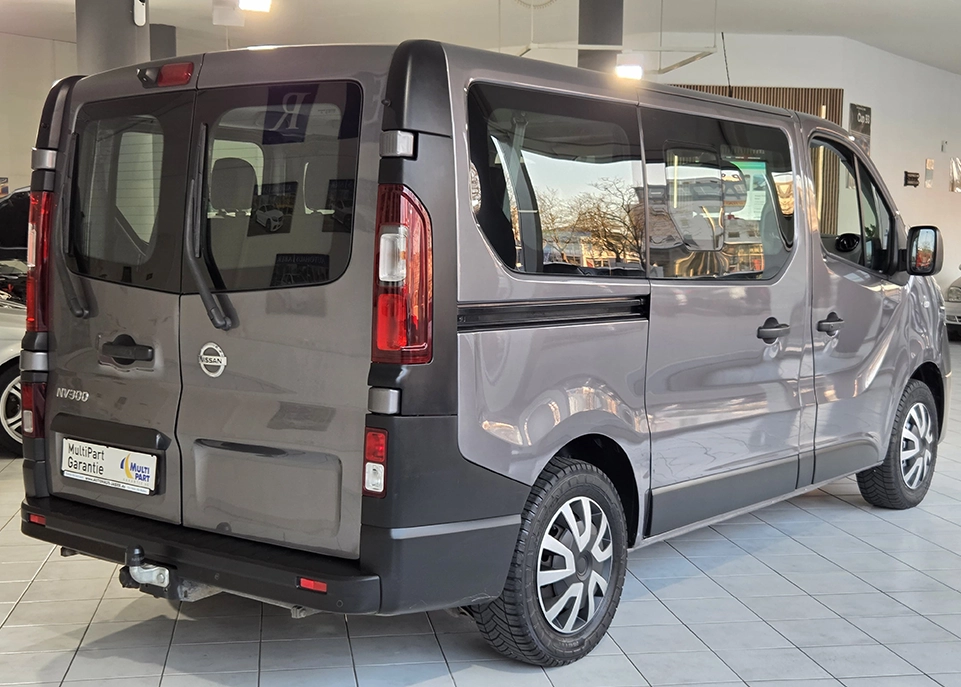 Nissan nv300